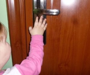 У Франківську відчиняли двері квартири, в якій перебувала дитина