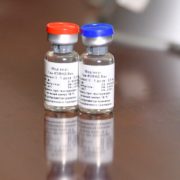 Російської вакцини в Україні не буде: Шмигаль озвучив остаточне рішення