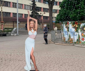 У центрі Франківська встановили фотозону з фігурами відомих людей (ФОТО)