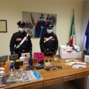 В Італії українця заарештували за крадіжку косметики на 100 тисяч € і зберігання зброї
