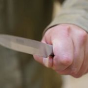 Двічі вдарив ножем у голову: у Франківську засудили чоловіка, котрий напав на хлопця з дівчиною