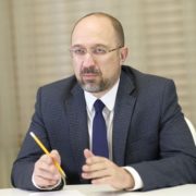 В Україні посилять карантин: відомо, коли оголосять перелік обмежень