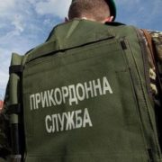 Чоловік намагався за хабар вивезти 15-річну доньку у Польщу