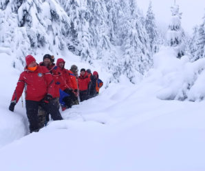 Сніголавинна небезпека та хуртовини: рятувальники застерігають від походів в гори