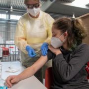 В Німеччині померло 10 осіб, які були провакциновані вакциною Pfizer