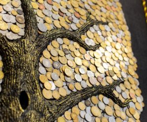 Прикарпатський митець створив картину грошового дерева з монет (ВІДЕО)