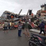 Є загроза цунамі: землетрус в Індонезії забрав життя десятків людей – фото