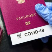 Українцям після вакцинації видаватимуть COVID-паспорти