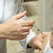 13 осіб паралізувало обличчя після введення вакцини Pfizer