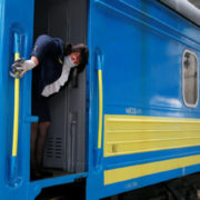 З 7 березня висадка і посадка пасажирів потягів у Івано-Франківській області буде призупинена
