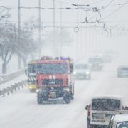 Сніговий колапс в Україні: терміново закривають школи і дають вихідний людям: ситуація критична