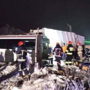 На Прикарпатті легковик врізався у мікроавтобус: 2 загиблих та 13 постраждалих  (ФОТО, ВІДЕО) (ОНОВЛЕНО)