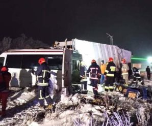 На Прикарпатті легковик врізався у мікроавтобус: 2 загиблих та 13 постраждалих  (ФОТО, ВІДЕО) (ОНОВЛЕНО)
