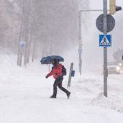 Захід України потерпає від негоди: через заметілі та морози загинуло дві людини