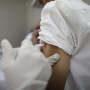В Україні запустять сайт для запису на COVID-вакцинацію