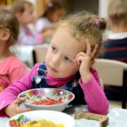 Для садочків, шкіл та дитячих таборів затвердили нові норми харчування