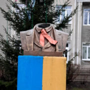 Хуліганам, які на Прикарпатті зрізали голову пам’ятнику Шевченка, загрожує чотири роки в’язниці