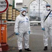 Рішення можуть прийняти до кінця тижня: інфекціоніст дав тривожний прогноз по локдауну в Україні
