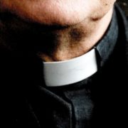 Священник півтора року гвалтував та калічив 12-річну дівчинку: справу хочуть затягнути