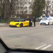 У Франківську з’явився елітний спорткар McLaren, водія вже оштрафували місцеві патрульні (ФОТО)