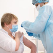 В Івано-Франківську понад дві тисячі освітян погодились вакцинуватись проти COVID-19