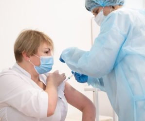 В Івано-Франківську понад дві тисячі освітян погодились вакцинуватись проти COVID-19