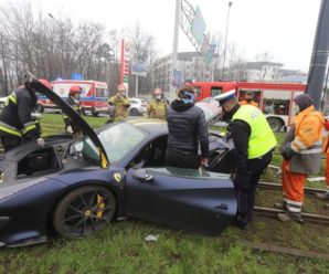 “Був під градусом”: 34-річний чоловік розбив Ferrari вартістю понад 7 млн. грн.