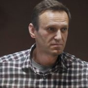 Лікарі Навального назвали його стан критичним: може зупинитися серце