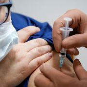 Вчителів, які працюватимуть на ЗНО, планують щепити від COVID-19 китайською вакциною