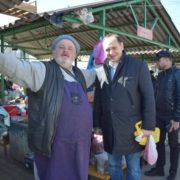 Із Франківська може зникнути легендарний ринок, селяни лютують: “Де продати сало і молоко”