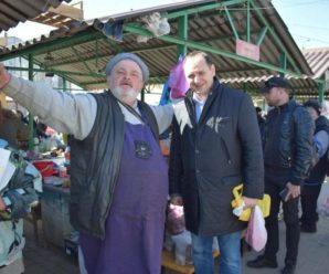 Із Франківська може зникнути легендарний ринок, селяни лютують: “Де продати сало і молоко”