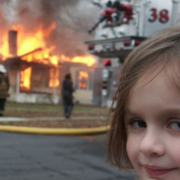 «Дівчина-катастрофа» продала своє знамените фото за 488 тисяч доларів