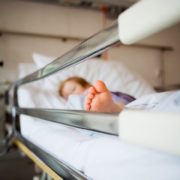 “Стан дитини важкий”: у Львові лікарі рятують життя малесенькій дівчинці Златочці