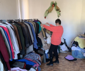 На Прикарпатті створили “Банк одягу” для допомоги літнім людям