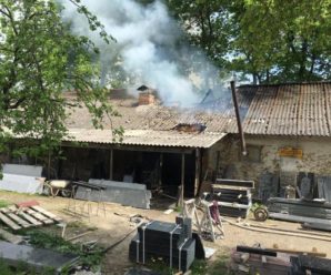 На пожежі комплексу споруд на Франківщині виявили тіло (ФОТО)