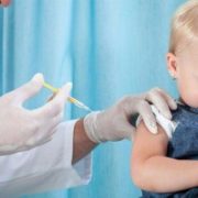 Діти і вакцина від COVID-19: наскільки безпечна і коли її отримати?