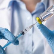 Італія починає масову вакцинацію людей від 40 років