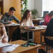 В Україні не приймають дітей в 10 класи: шкільна реформа викликала паніку серед батьків