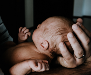 Смерть немовляти під час пологів в Італії: батьки-українці звинувачують лікарів