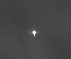 Невідомо, куди влучить: з’явилося перше фото гігантської 22-тонної ракети, яка падає на Землю