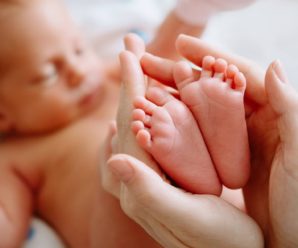 Кабмін пропонує підняти виплати при народженні дитини до 50 тисяч гривень