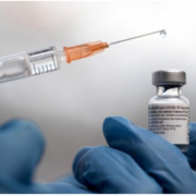 COVID-19: у Франківську вакцинують освітян, залучених до проведення ЗНО