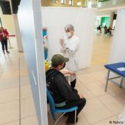 Китай шантажував Україну COVID-вакцинами – АР
