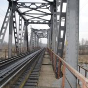 У Франківську 17-річний хлопець впав з конструкцій залізничного моста: ймовірно, робив селфі