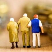 Влада готує підвищення пенсійного віку: до Верховної Ради внесено законопроєкт