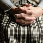 По черзі ґвалтували пенсіонерку: у Запоріжжі двом молодикам винесли вирок