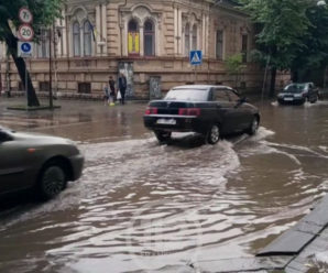 Через сильний дощ Івано-Франківськ знову затопило