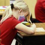 Дітей без COVID-щеплення можуть не допускати в школу: в МОЗ зробили заяву