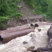 Потужні опади розмили дорогу на Івано-Франківщині: як регіони оговтуються після негоди