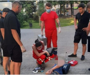 В Івано-Франківську муніципали допомогли чоловіку, у якого стався епілептичний напад (ФОТО)